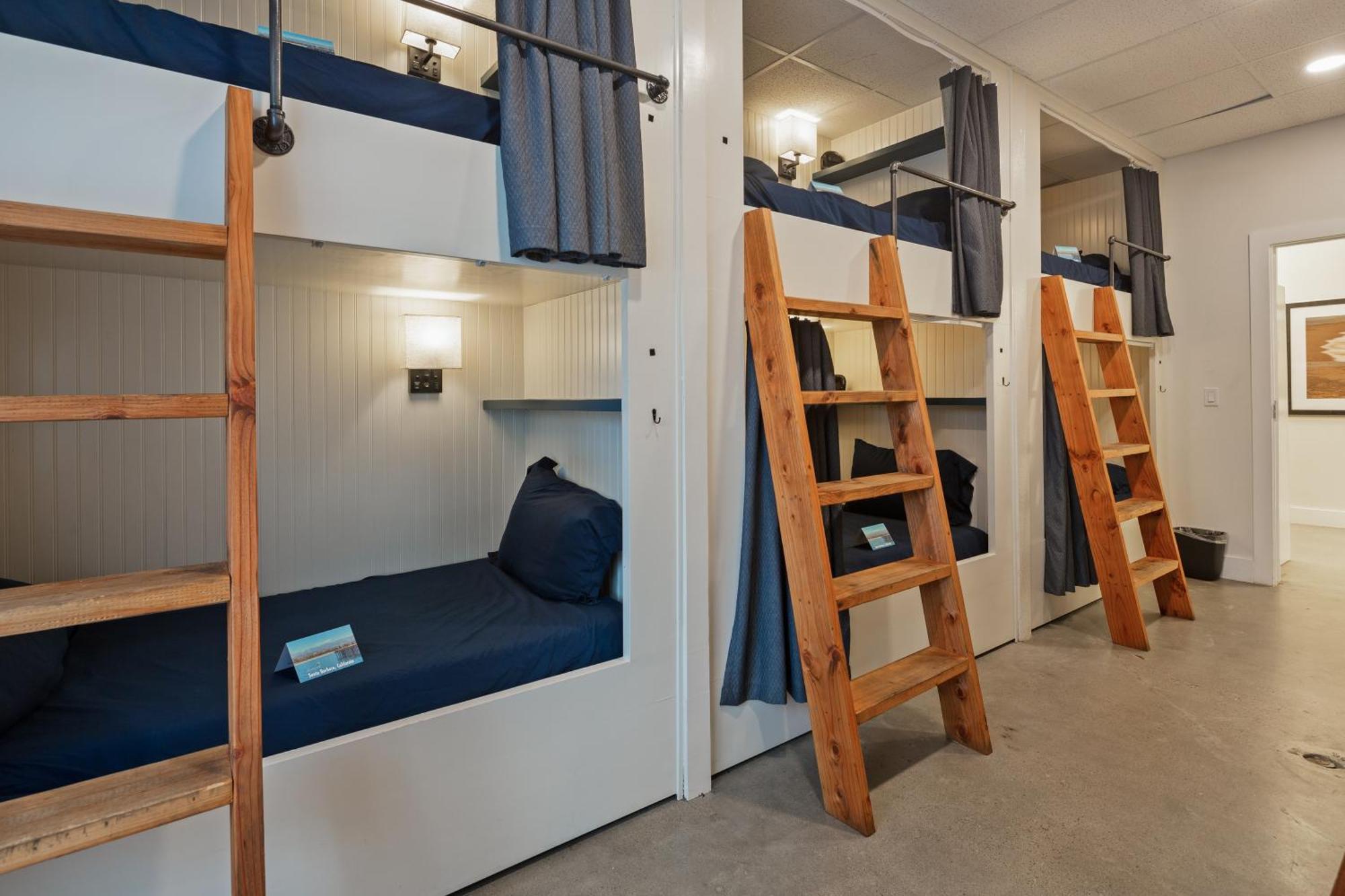 Ith Santa Barbara Beach Hostel Bagian luar foto
