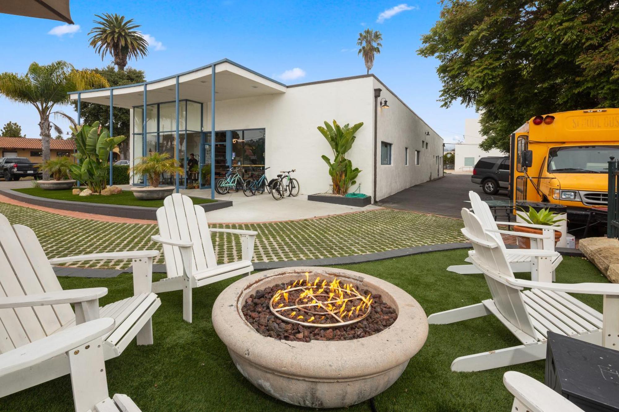 Ith Santa Barbara Beach Hostel Bagian luar foto